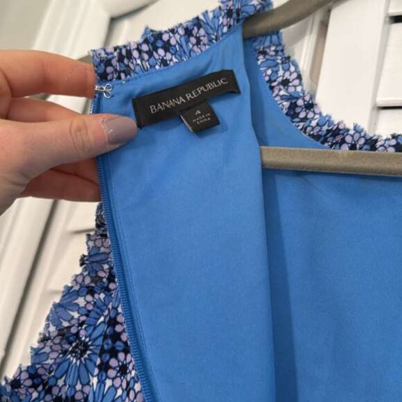 Tiered blue floral Banana Republic dress - Picture 4 of 5